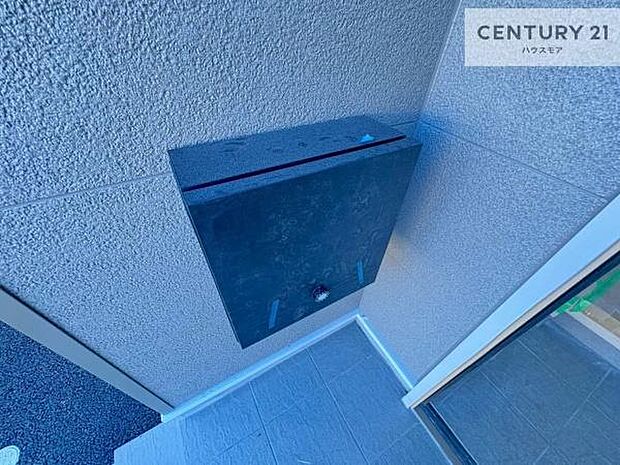 郵便ポスト付きで不在時でも荷物が受け取れてとっても便利！家にいなきゃいけないストレス回避！再配達の手間が省けます！