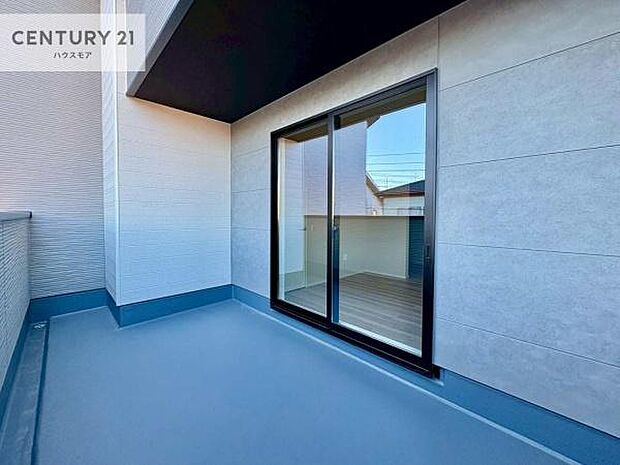 陽当たり良好なバルコニーです！晴れた日には青い空を見渡せる開放的な時間を楽しめます。