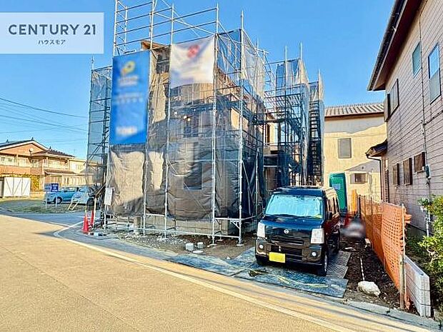 駐車スペースは2台分あります！セカンドカーはもちろん、バイクや自転車なども置き場所に困りません。