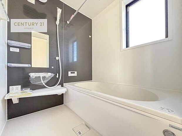 1日の疲れをしっかりと癒してくれる浴室です。おうちの素敵なリラクゼーション場所ですね。（同仕様）