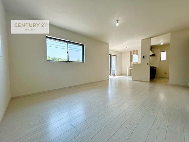 大切な家族が集まるからこそLDKにはこだわりたい。子供たちが元気に笑いながら走り回っている姿を見た時が「広い家にして良かった」と思う瞬間です。