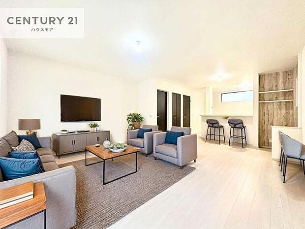 家具はCGパースです。大切な家族が集まるからこそLDKにはこだわりたい。子供たちが元気に笑いながら走り回っている姿を見た時が「広い家にして良かった」と思う瞬間です。