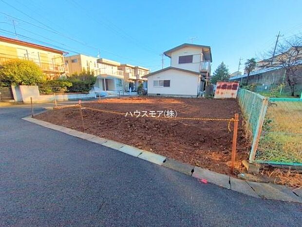 駐車スペースは2台分あります！セカンドカーはもちろん、バイクや自転車なども置き場所に困りません。