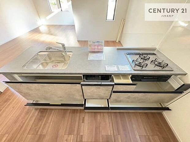 収納スペースが豊富で、調理スペースがスッキリと片付きひろ〜く活用できます!快適に作業ができます!毎日の料理が捗ります!