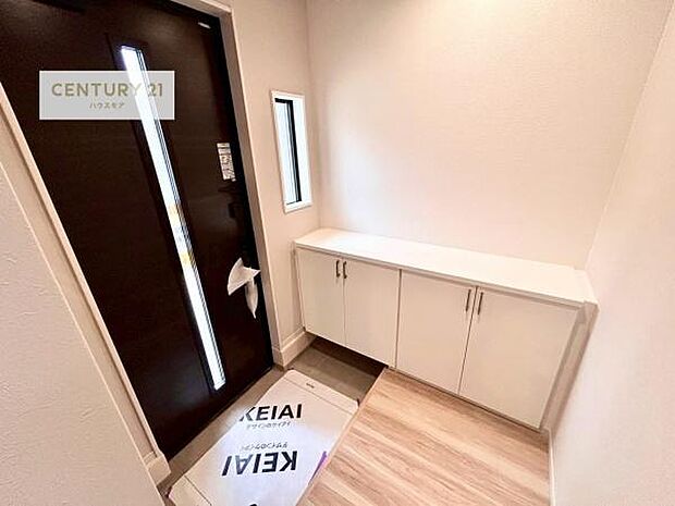 シューズボックス付きなので、玄関が片付きお掃除がしやすいです！スッキリした玄関で戸を開けた瞬間、清潔感のある心地いい空間が出迎えてくれます。【現地販売会開催中】