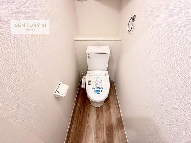 1・2階にトイレがございます！朝の忙しい時間帯も待たずにすみそうですね。白を基調とした清潔感のあるトイレでお手入れがしやすいです！【現地販売会開催中】