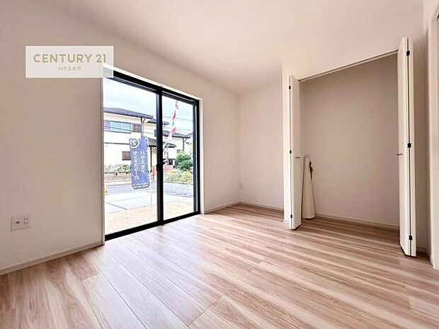 シンプルにデザインされているため、家具を選びません！お気に入りの家具を置いてくつろげる空間を作ることができます。【現地販売会開催中】