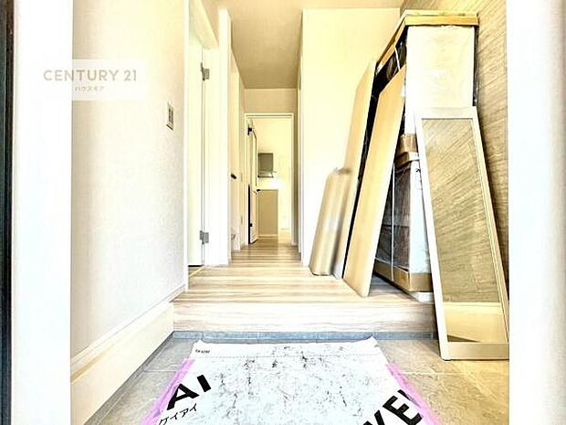 シューズボックス付きなので、玄関が片付きお掃除がしやすいです！スッキリした玄関で戸を開けた瞬間、清潔感のある心地いい空間が出迎えてくれます。