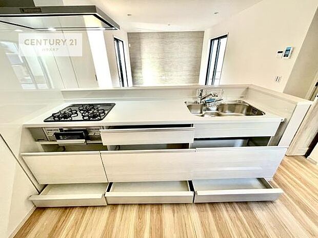 収納スペースが豊富で、調理スペースがスッキリと片付きひろ〜く活用できます！快適に作業ができます！毎日の料理が捗ります！