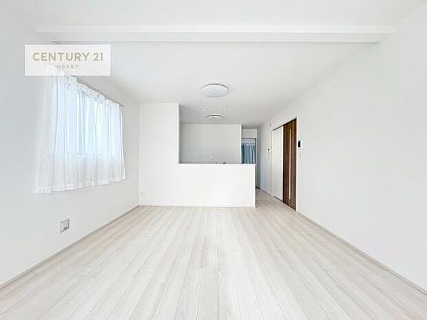 広々ダイニングスペース！ゆったりお食事。笑い声響く楽しい時間が過ごせます。日々の疲れも癒されます！