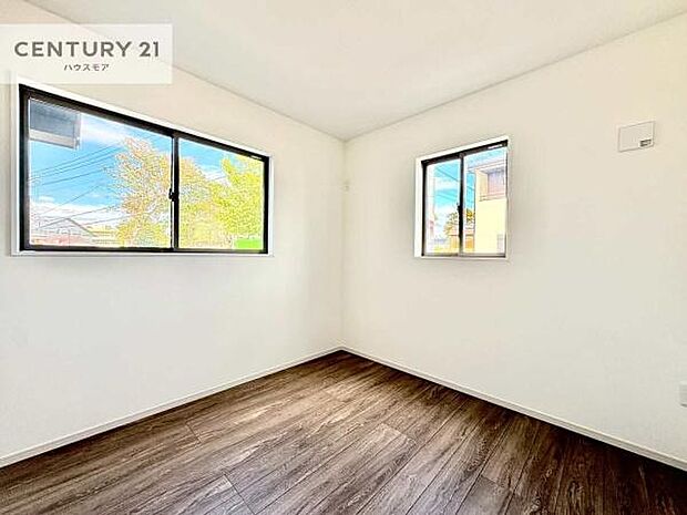 掃き出し窓がないお部屋は、お子様のお部屋としても安心です！収納スペースも充実しているので散らかったお部屋をサッと片付けられます！