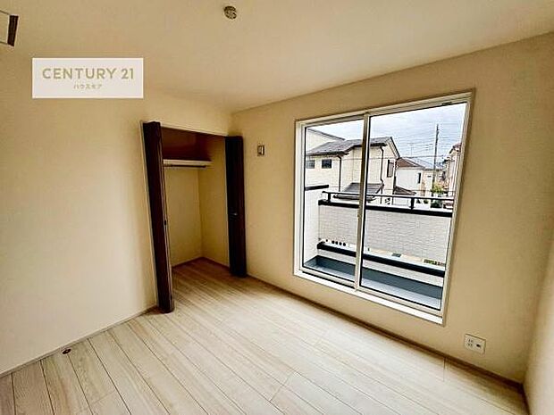 洋室は子供部屋や寝室、色々と用途多彩に利用できますね。収納力もたっぷりなので、広々気持ちよく過ごすことができます！