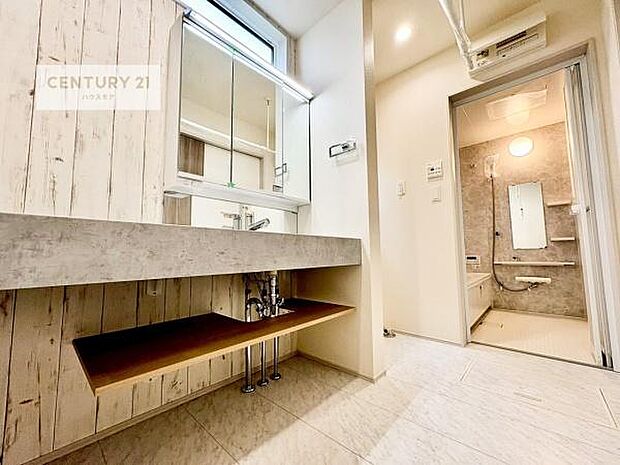 スタイリッシュでオシャレな洗面台！身なりを整える洗面所は、清潔感が大事です！水周りの清潔感のある雰囲気を演出！気持ちよくお使いいただけます。