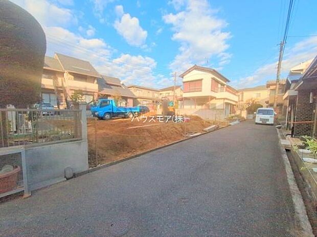 駐車スペースは2台分あります!セカンドカーはもちろん、バイクや自転車なども置き場所に困りません。