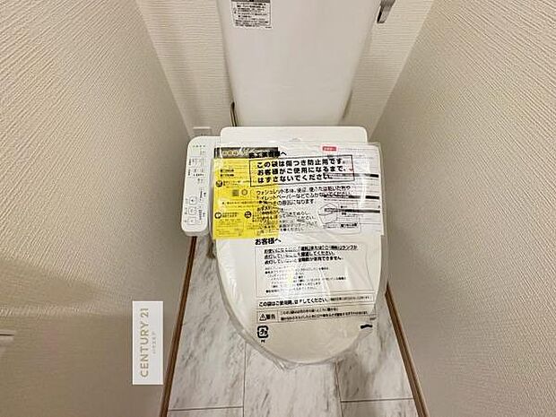 1・2階にトイレがございます!朝の忙しい時間帯も待たずにすみそうですね。白を基調とした清潔感のあるトイレでお手入れがしやすいです!