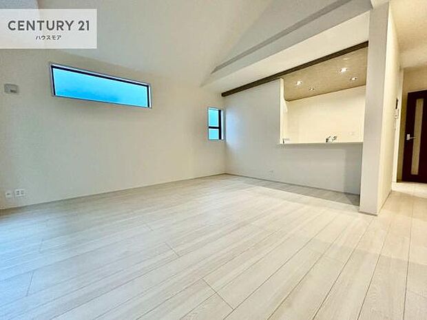 広々ダイニングスペース！ゆったりお食事。笑い声響く楽しい時間が過ごせます。日々の疲れも癒されます！