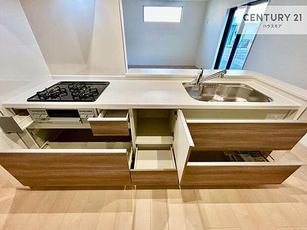 収納スペースが豊富で、調理スペースがスッキリと片付きひろ〜く活用できます！快適に作業ができます！毎日の料理が捗ります！