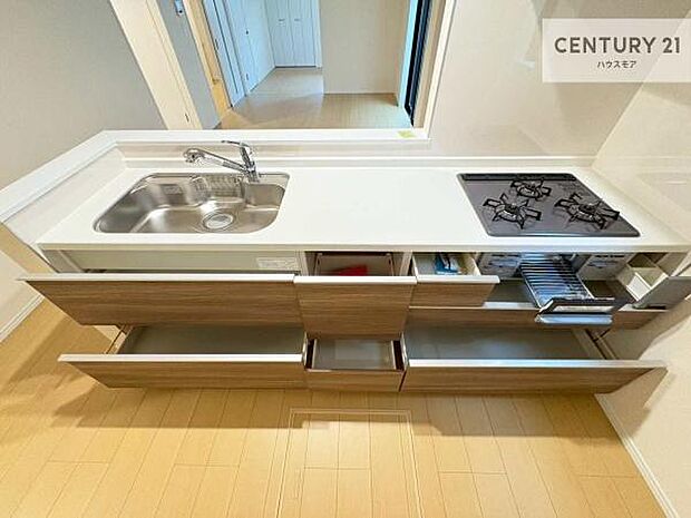 収納スペースが豊富で、調理スペースがスッキリと片付きひろ〜く活用できます！快適に作業ができます！毎日の料理が捗ります！