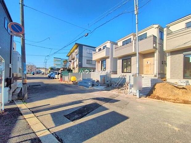 前面道路6ｍ！陽当り良好な立地です。車庫入れが苦手な方も安心ですね。