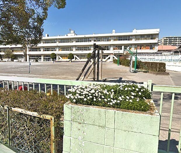 流山市立流山小学校まで920m