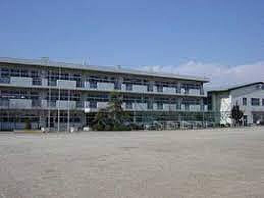 野田市立川間中学校まで1400m