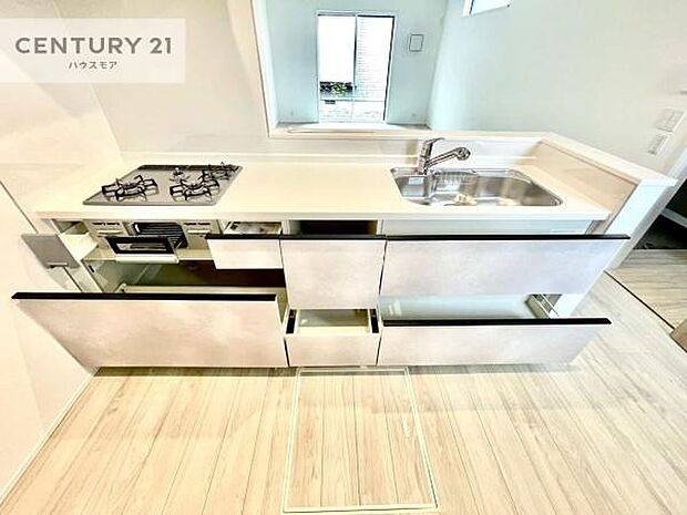 収納スペースが豊富で、調理スペースがスッキリと片付きひろ〜く活用できます!快適に作業ができます!毎日の料理が捗ります!