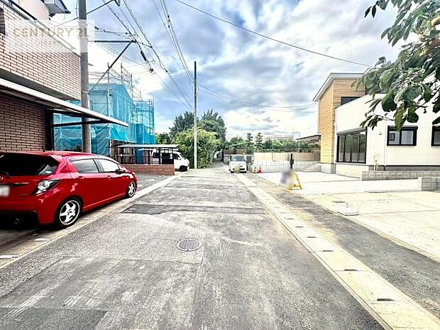 前面道路6.5m!陽当り良好な立地です。車庫入れが苦手な方も安心ですね。