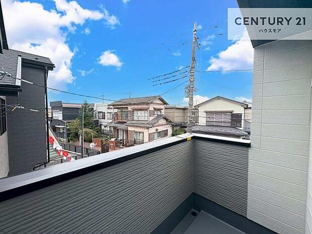 陽当たり良好なバルコニーです!晴れた日には青い空を見渡せる開放的な時間を楽しめます。