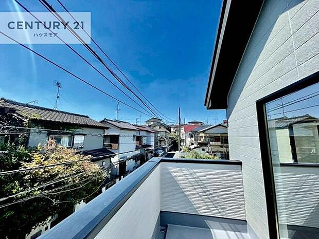 陽当たり良好なバルコニーです!晴れた日には青い空を見渡せる開放的な時間を楽しめます。