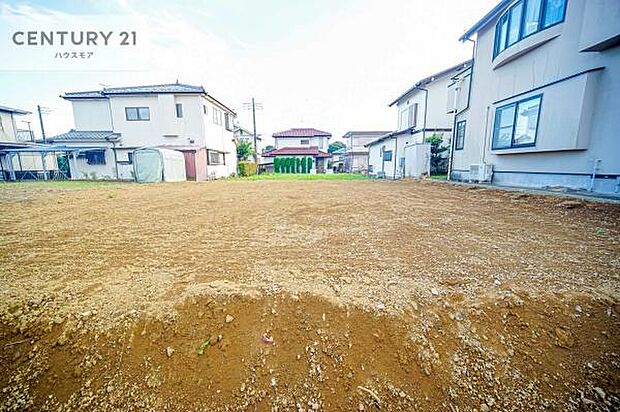 駐車スペースは2台分あります!セカンドカーはもちろん、バイクや自転車なども置き場所に困りません。