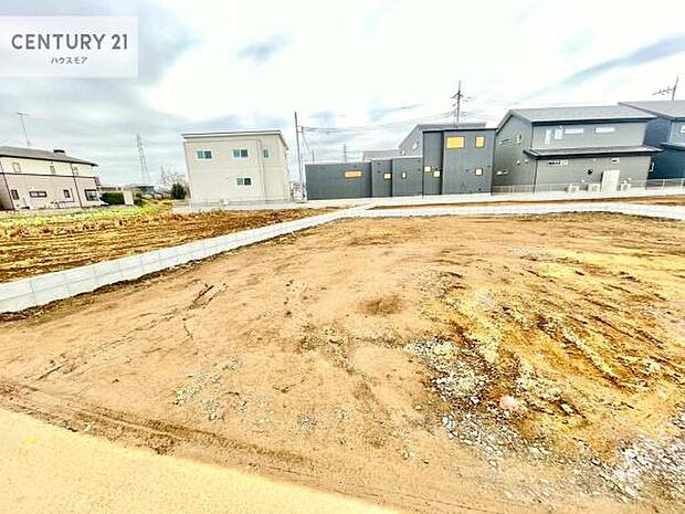 駐車スペースは2台分あります!セカンドカーはもちろん、バイクや自転車なども置き場所に困りません。