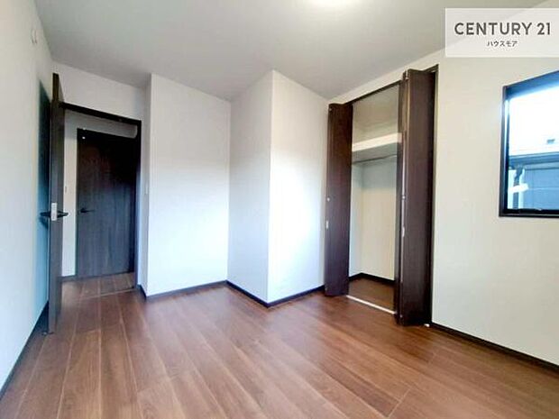 シンプルにデザインされているため、家具を選びません!お気に入りの家具を置いてくつろげる空間を作ることができます。