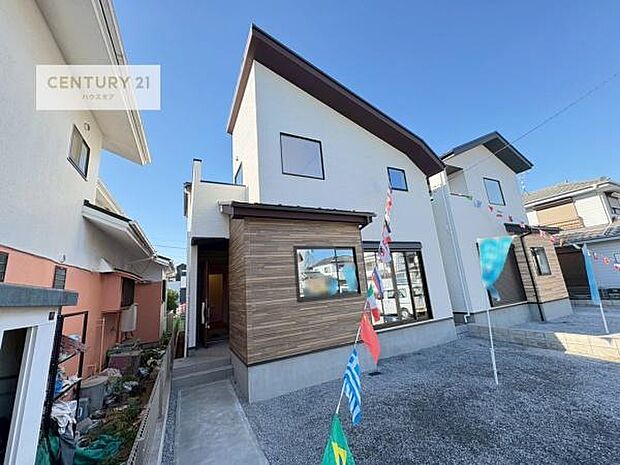 全2棟のキレイな街並み。是非1度ご内見ください。物件探しのご条件・ご要望・ご質問など、不動産に関することならどのようなことでも誠心誠意対応させて頂きます。