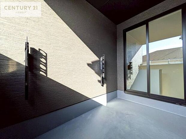 広々としているバルコニーです!お洗濯物を干すのはもちろん風に当たりながらくつろぎタイムが送れます!【現地販売会開催中】