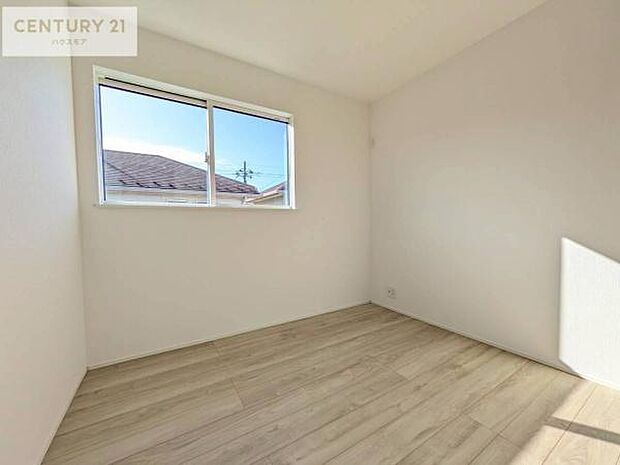 洋室は子供部屋や寝室、色々と用途多彩に利用できますね。収納力もたっぷりなので、広々気持ちよく過ごすことができます。【現地販売会開催中】