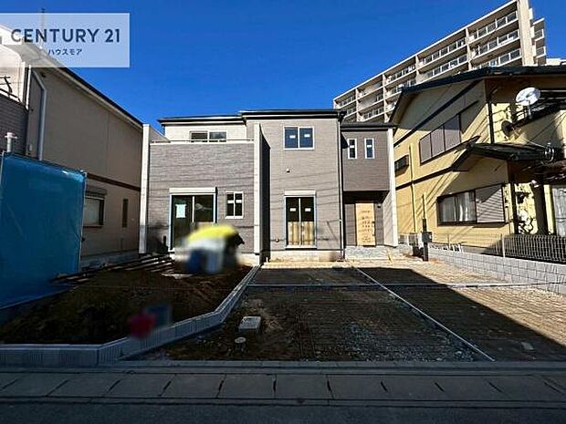 駐車スペースは2台分あります!セカンドカーはもちろん、バイクや自転車なども置き場所に困りません。【現地販売会開催中】