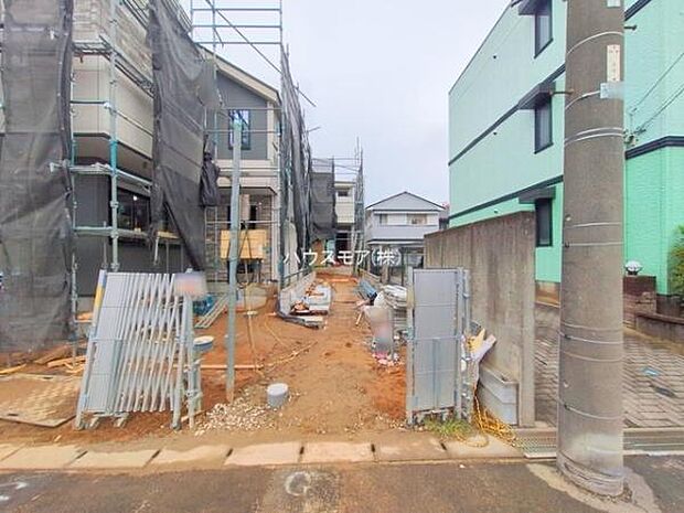 駐車スペースは2台分あります!セカンドカーはもちろん、バイクや自転車なども置き場所に困りません。