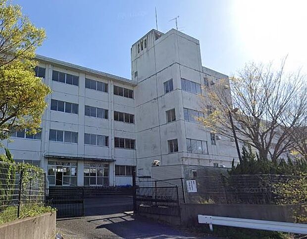 松戸市立小金北中学校まで650m