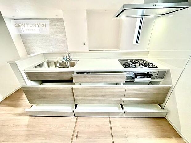 収納スペースが豊富で、調理スペースがスッキリと片付きひろ〜く活用できます!快適に作業ができます!毎日の料理が捗ります!