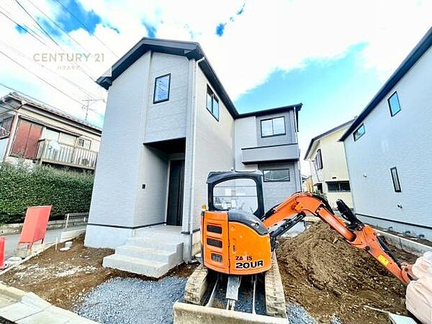 駐車スペースは2台分あります!セカンドカーはもちろん、バイクや自転車なども置き場所に困りません。