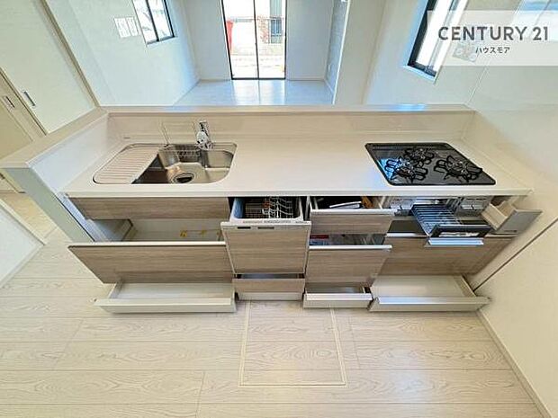 収納スペースが豊富で、調理スペースがスッキリと片付きひろ〜く活用できます!快適に作業ができます!毎日の料理が捗ります!