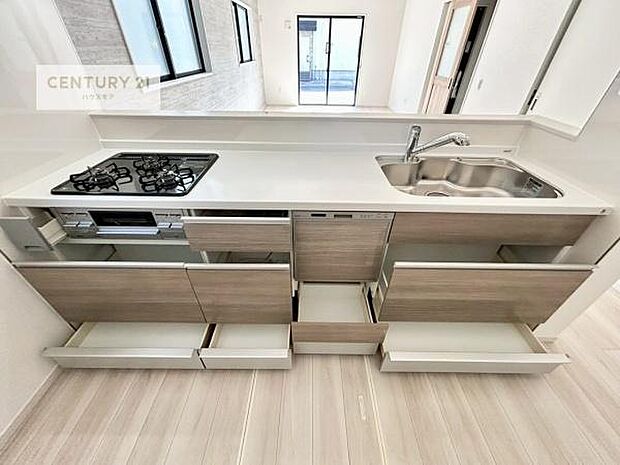 収納スペースが豊富で、調理スペースがスッキリと片付きひろ〜く活用できます!快適に作業ができます!毎日の料理が捗ります!