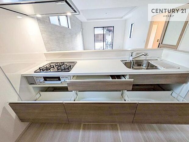 収納スペースが豊富で、調理スペースがスッキリと片付きひろ〜く活用できます!快適に作業ができます!毎日の料理が捗ります!