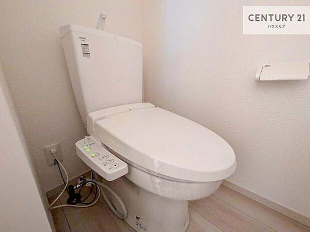 1・2階にトイレがございます!朝の忙しい時間帯も待たずにすみそうですね。白を基調とした清潔感のあるトイレでお手入れがしやすいです!