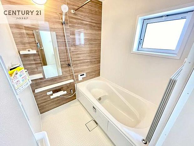 1日の疲れをしっかりと癒してくれる浴室です。おうちの素敵なリラクゼーション場所ですね。