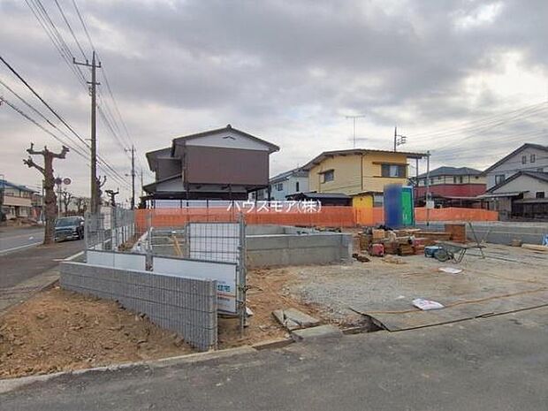 駐車スペースは2台分あります！セカンドカーはもちろん、バイクや自転車なども置き場所に困りません。