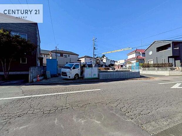 駐車スペースは2台分あります!セカンドカーはもちろん、バイクや自転車なども置き場所に困りません。【現地販売会開催中】