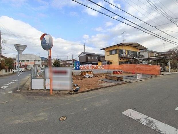 駐車スペースは2台分あります！セカンドカーはもちろん、バイクや自転車なども置き場所に困りません。