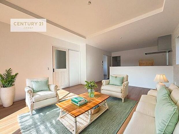 家具はCGパースです。リビング全体が見渡せる対面キッチンなので、お子様の様子を見守りながら作業ができる子育てがしやすい安心な間取です!