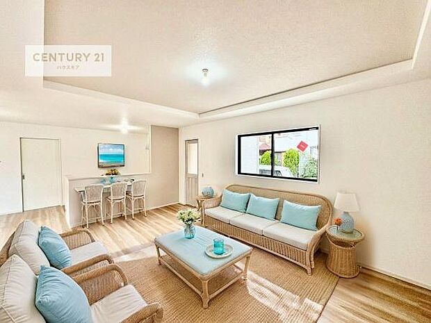 家具はCGパースです。開放感のある広々LDK!ソファーやダイニングテーブルを置いても窮屈にならないので快適に過ごせます!コミュニケーションが取りやすいリビングです!